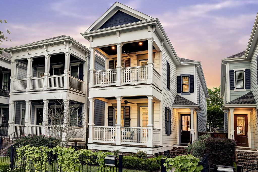 PENDING in Houston Heights! 531 W 23rd Offered at $649,000.