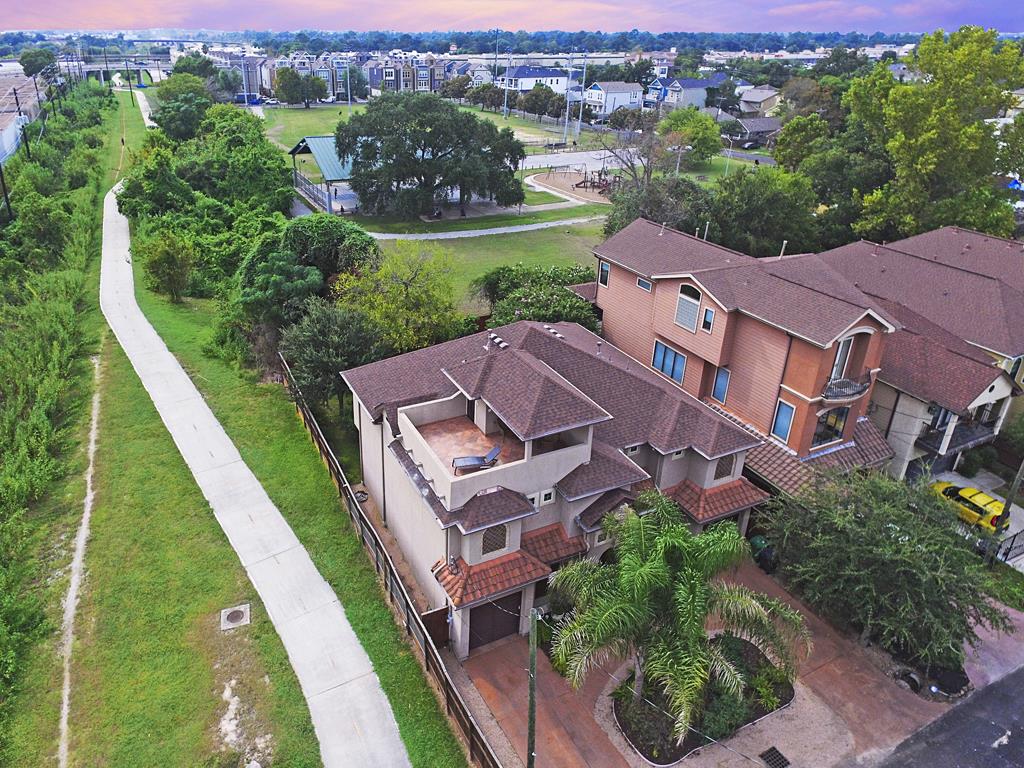 JUST LISTED in Houston Heights! 705 Herkimer Offered at $1,049,000.