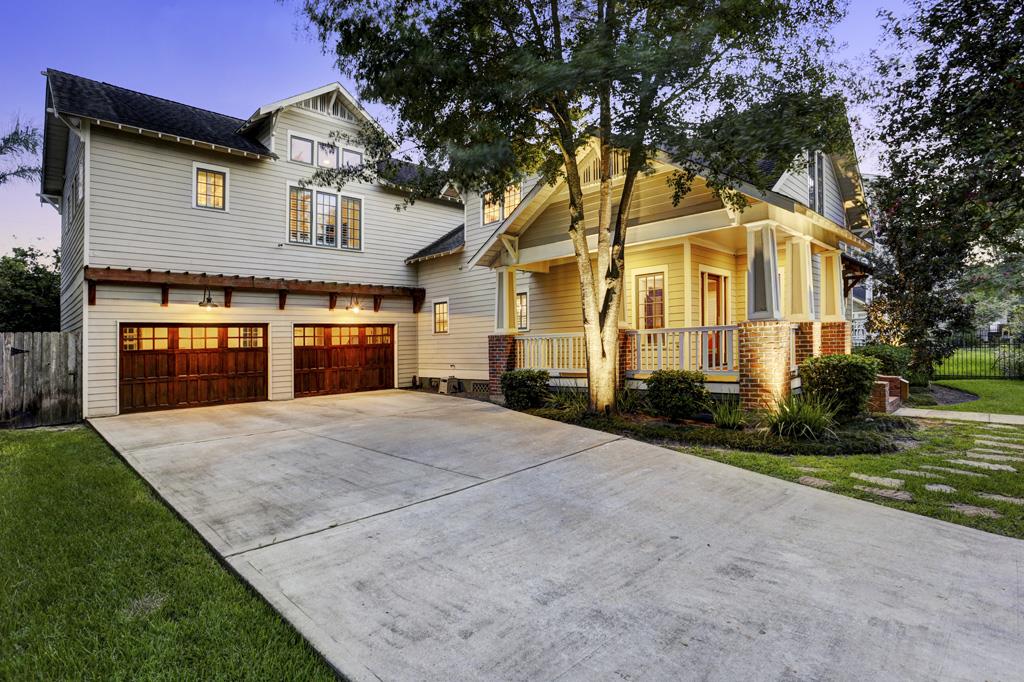 JUST SOLD in Houston Heights! 616 E 10th Offered at $1,299,000.