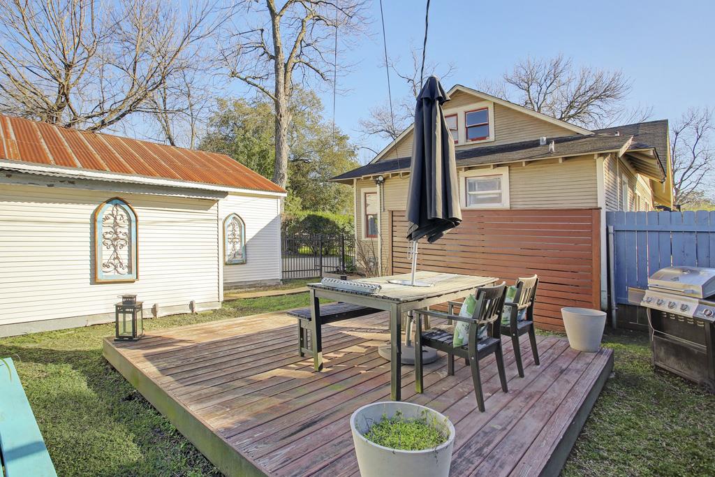 JUST SOLD in Houston Heights! 113 E 25th Offered at $373,000.