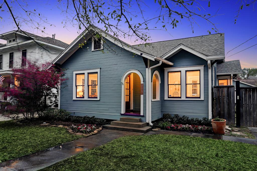 PENDING in Woodland Heights! 723 Euclid Offered at $575,000.