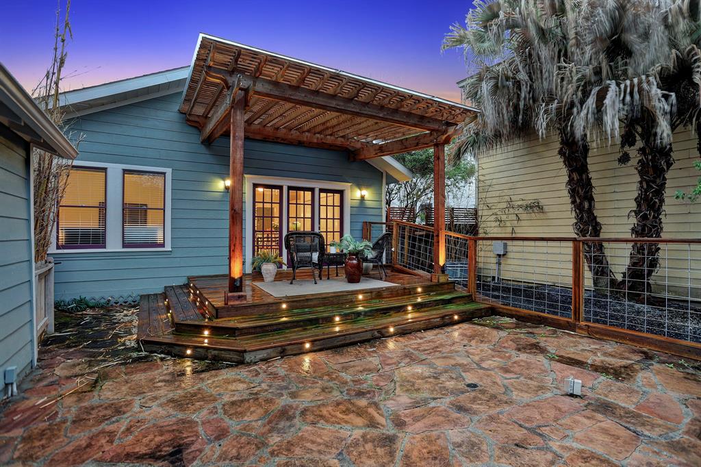 JUST SOLD in Woodland Heights! 723 Euclid Offered at $575,000.