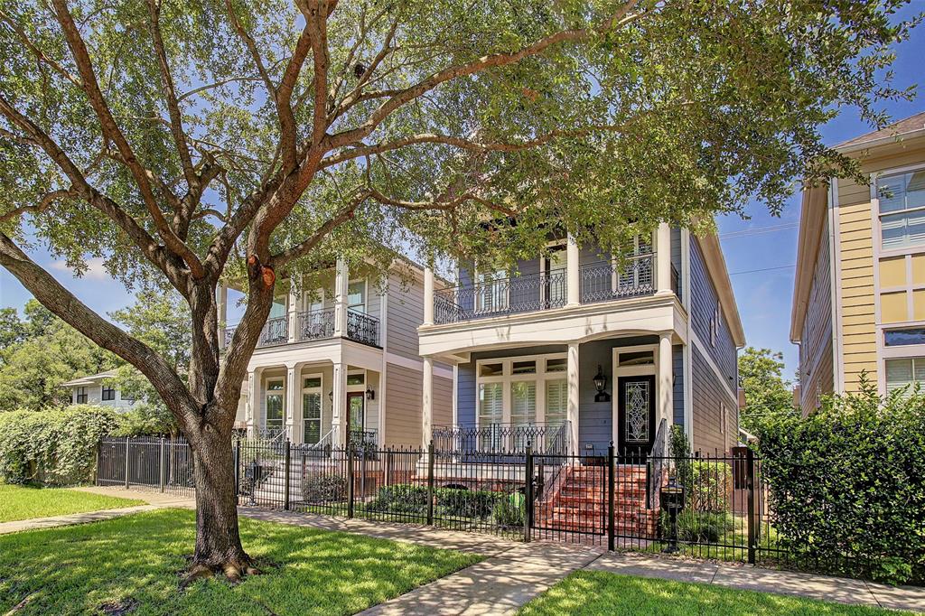 Now UNDER CONTRACT in Houston Heights! 1217 Waverly Offered at $659,000.