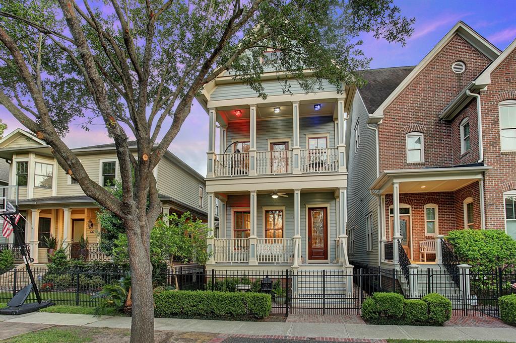 628 E 10th, Offered at $779,000, was JUST SOLD in the Heights!