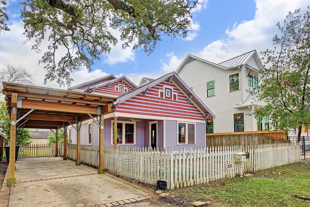 PENDING in Houston Heights! 714 E 24th Offered at $599,000.