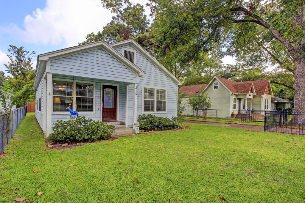 JUST LISTED in Sunset Heights! 315 E 27th Offered at $475,000.
