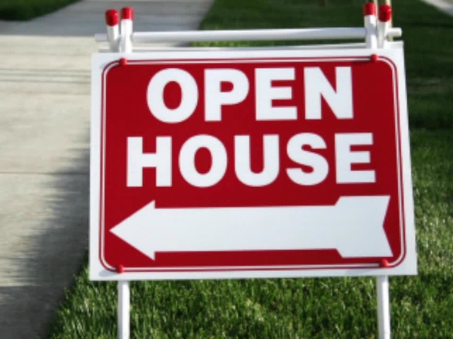 Open House This Sunday Nov. 20th. Currently Lowest Priced Per Sqft 2+Den