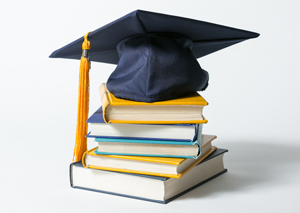 RE/MAX On the River Awards 5 Scholarships to Local Students