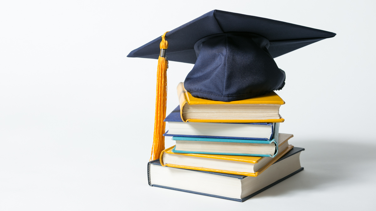 Foundation Awards 5 Scholarships to Local Students
