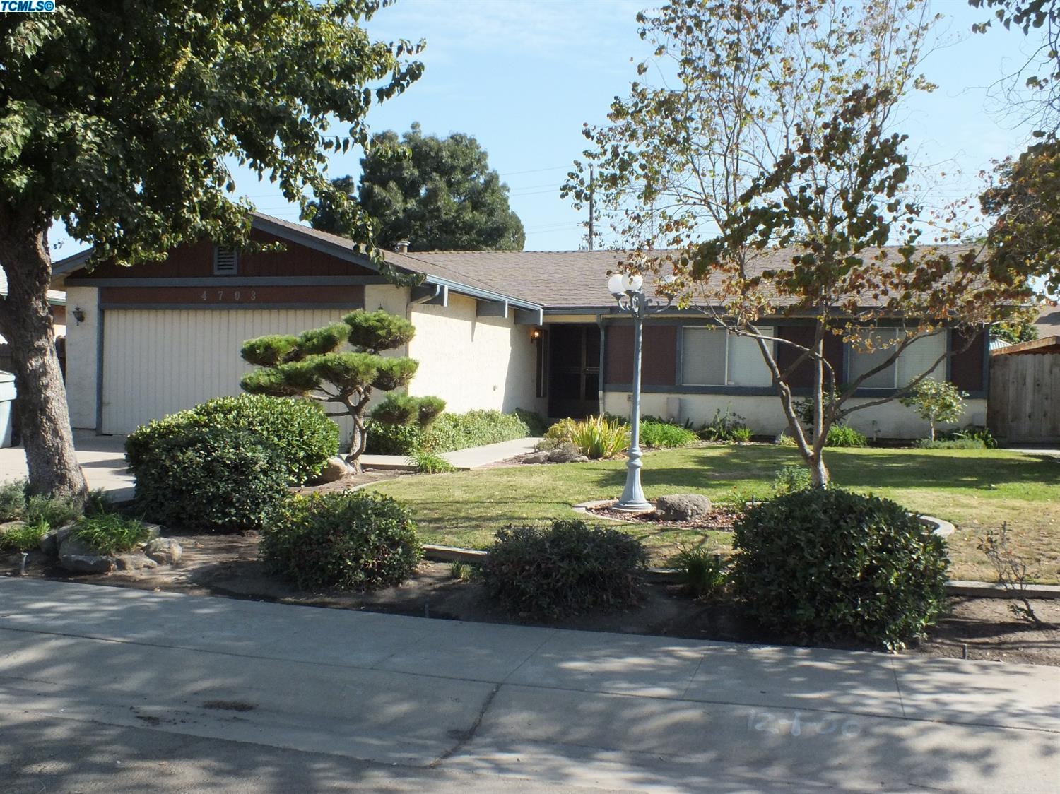 Just listed! 4703 W. Vassar (Visalia) Great starter home in the El D district!