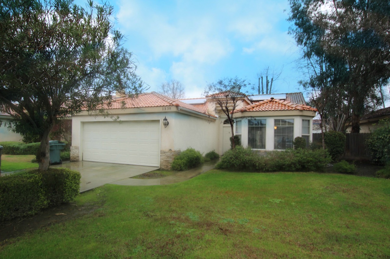 1338 E. Dorothea Ave. Visalia, CA