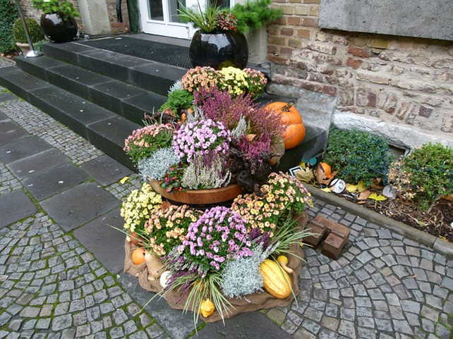 Cozy Ways to Decorate Your Porch for Fall